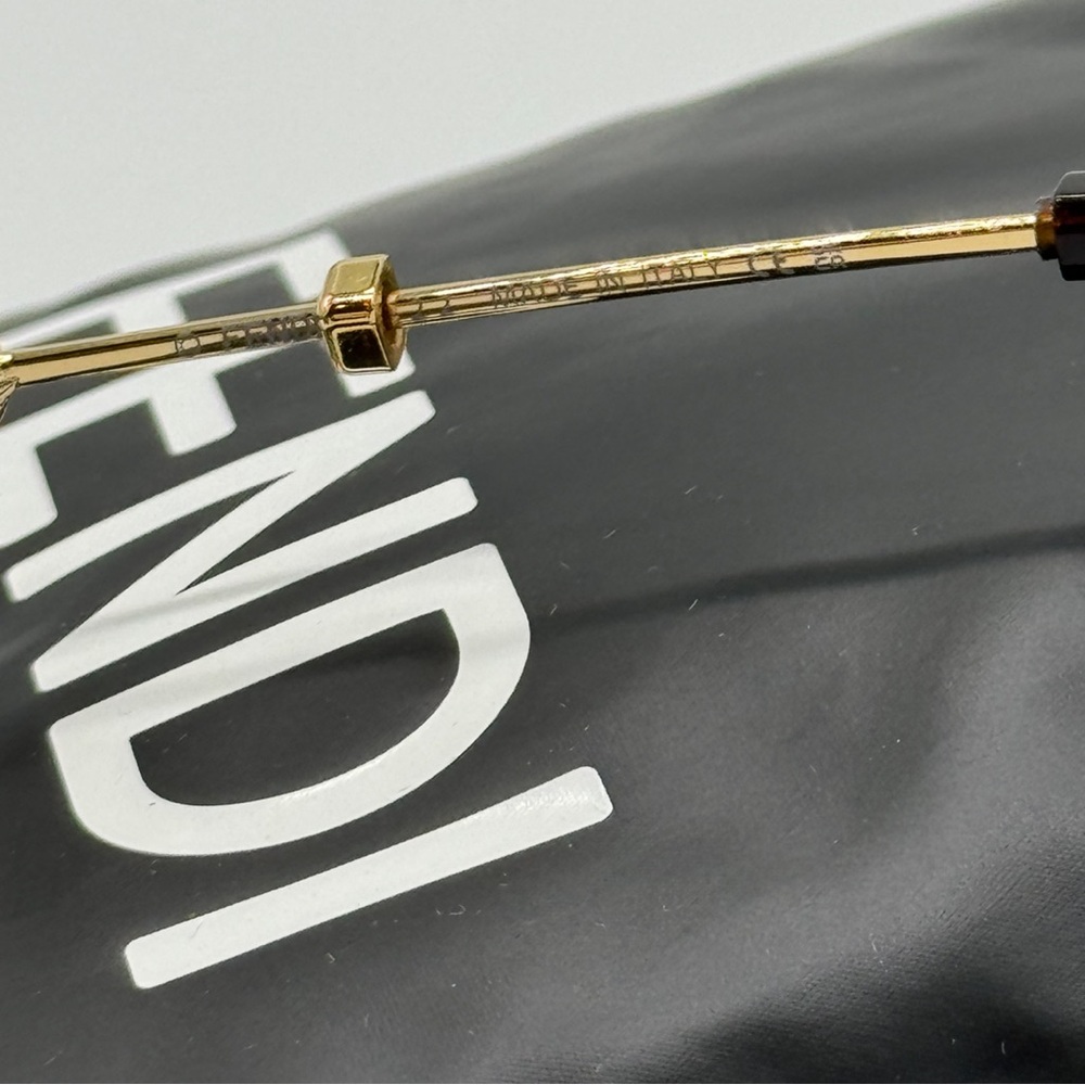 NEW FENDI FE40072U 30E SUNGLASS AVIATOR GOLD METAL UNISEX FENDI EYEWEAR - Picture 10 of 11